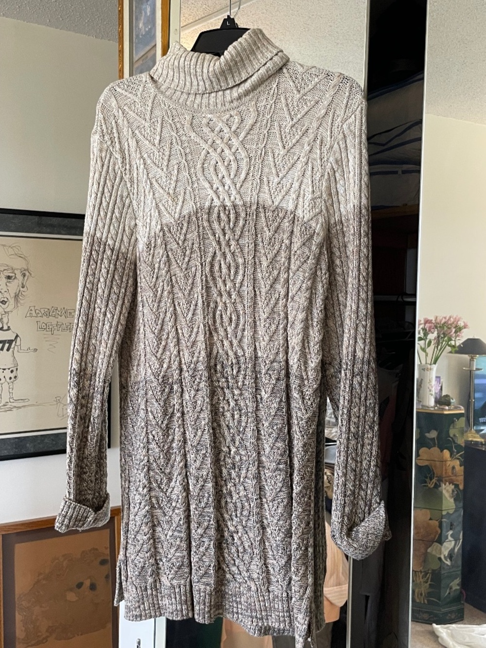 tans pullover sweater